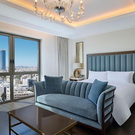 The Ritz-Carlton, Amman Hotel Kültér fotó A bedroom at the Four Seasons Hotel