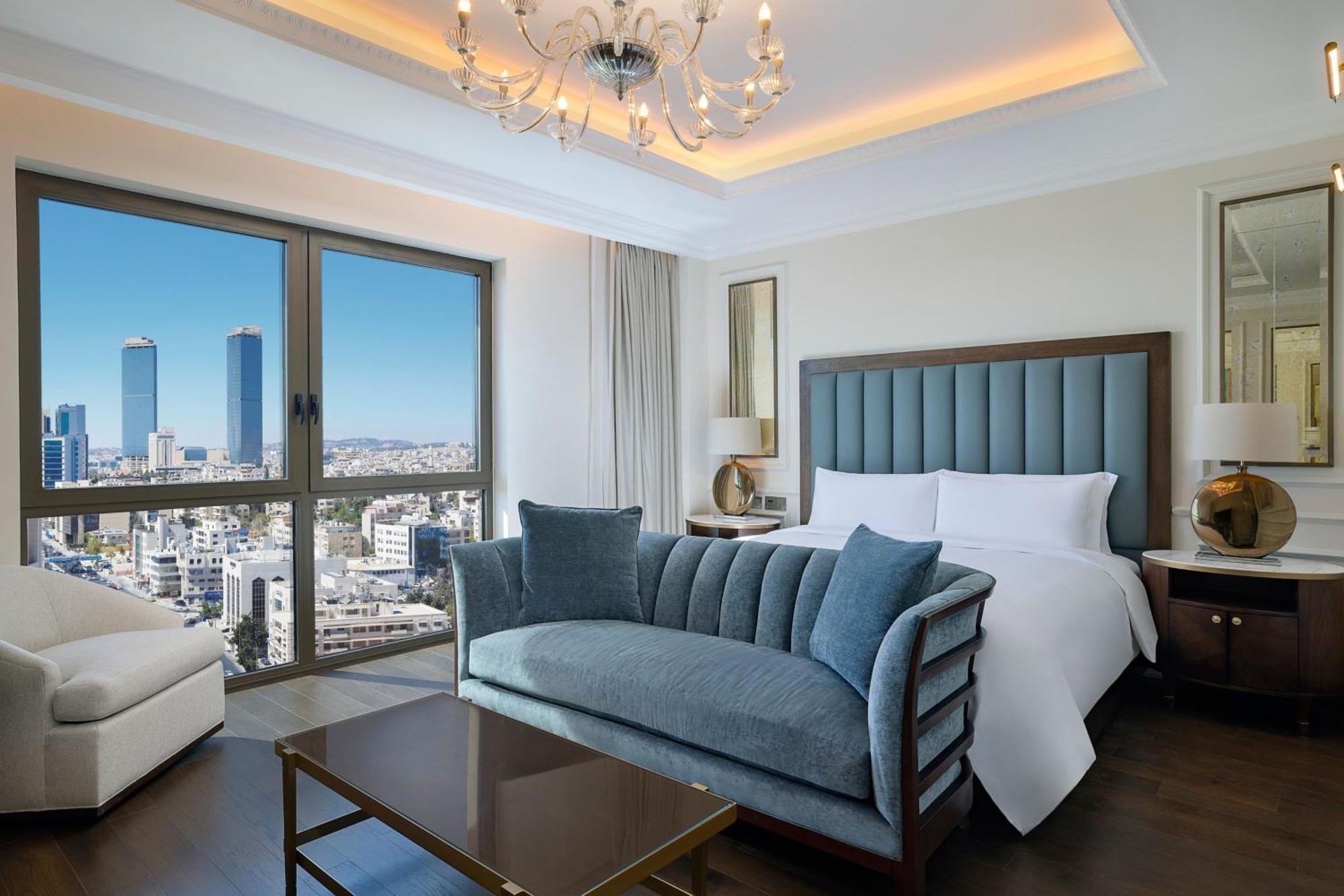 The Ritz-Carlton, Amman Hotel Kültér fotó A bedroom at the Four Seasons Hotel