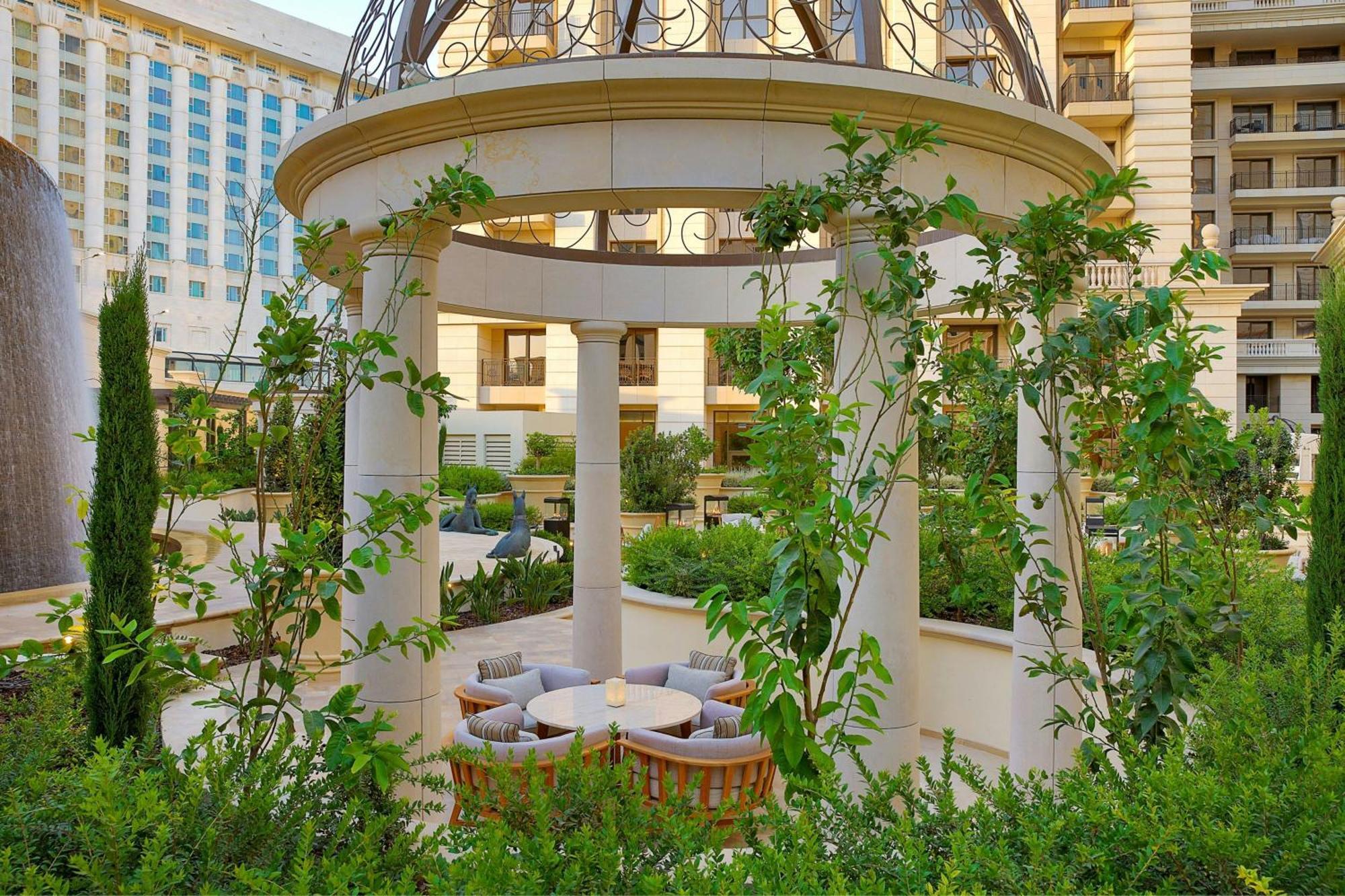The Ritz-Carlton, Amman Hotel Kültér fotó The garden at the Wynn