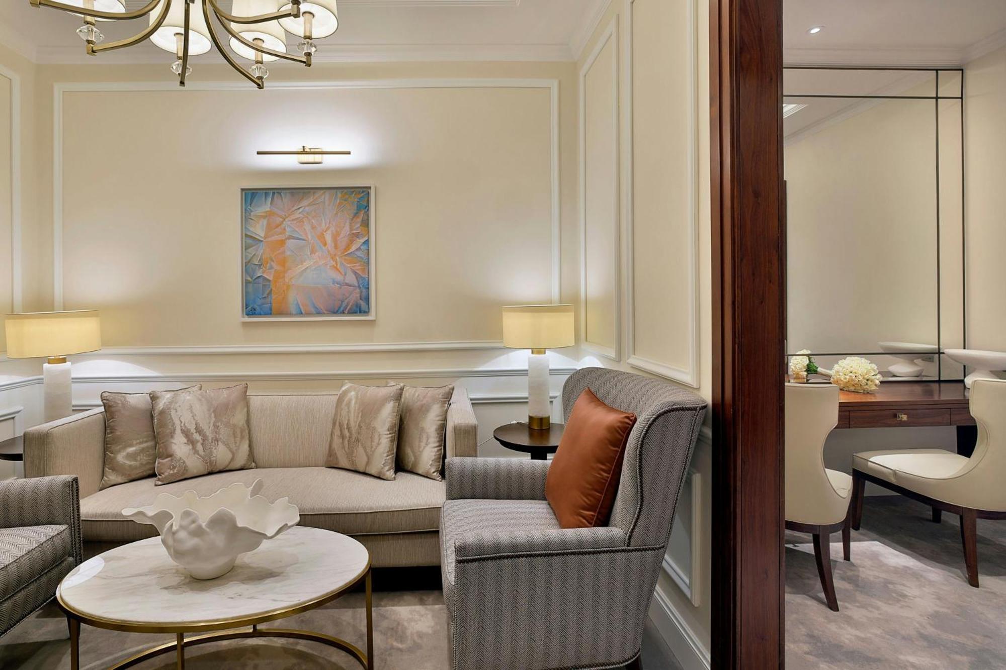 The Ritz-Carlton, Amman Hotel Kültér fotó A suite at the hotel