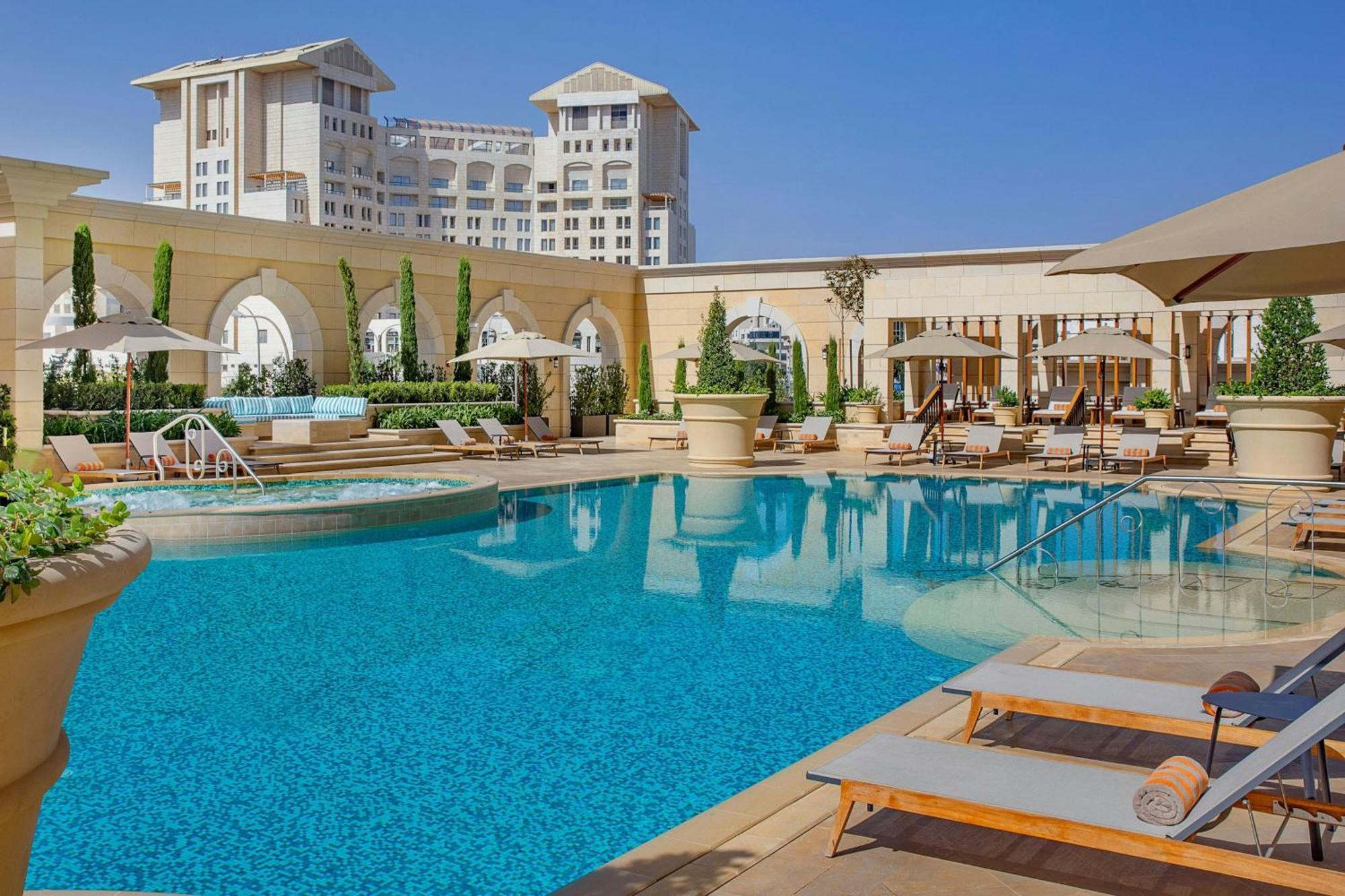 The Ritz-Carlton, Amman Hotel Kültér fotó The pool at the Four Seasons Hotel