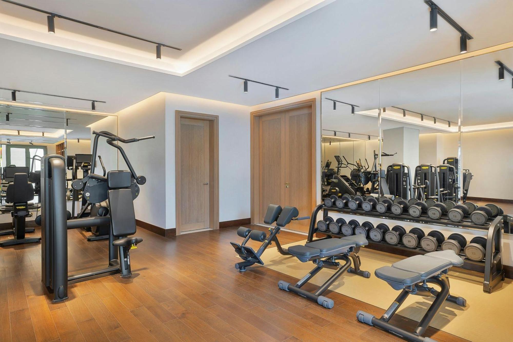 The Ritz-Carlton, Amman Hotel Kültér fotó The gym at the hotel