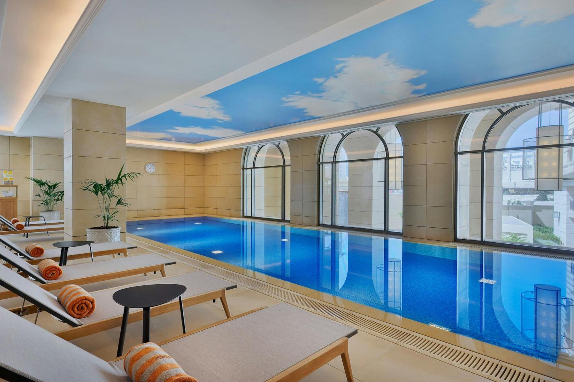 The Ritz-Carlton, Amman Hotel Kültér fotó The pool at the hotel