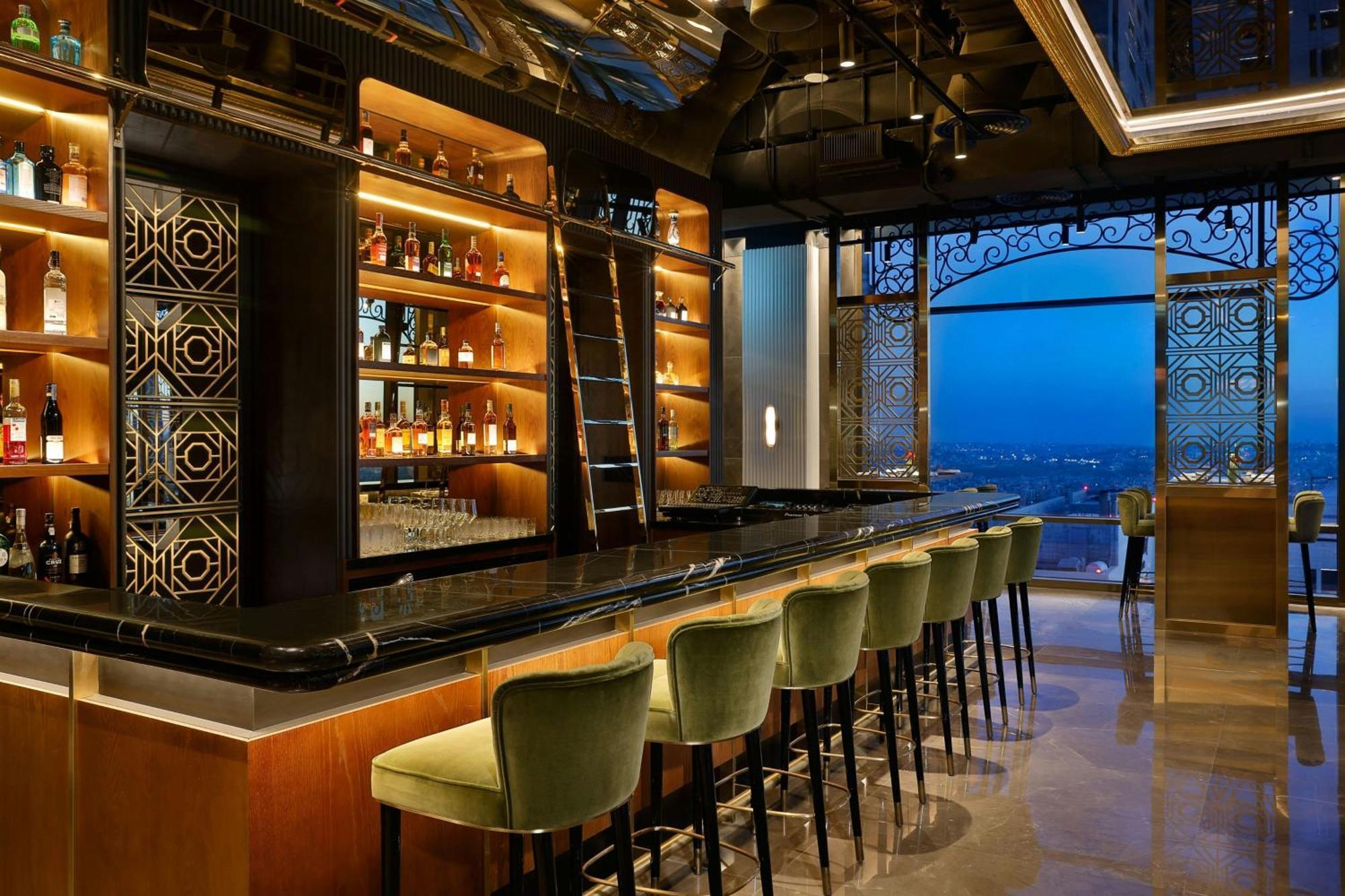 The Ritz-Carlton, Amman Hotel Kültér fotó The bar at the 101 lounge