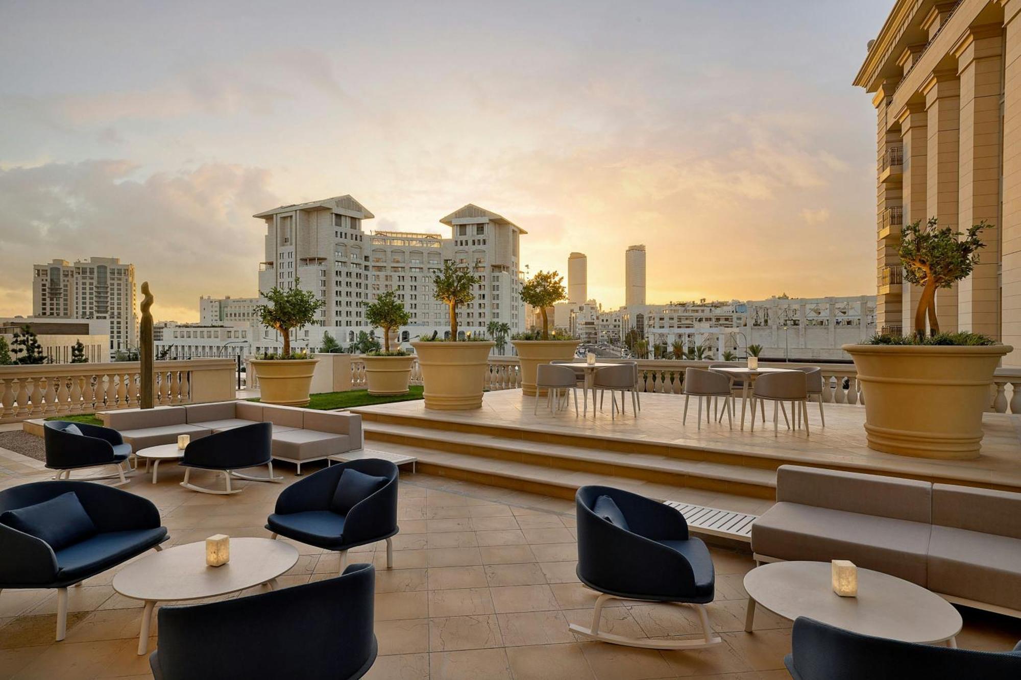 The Ritz-Carlton, Amman Hotel Kültér fotó The Terrace at The Oberoi, Mumbai