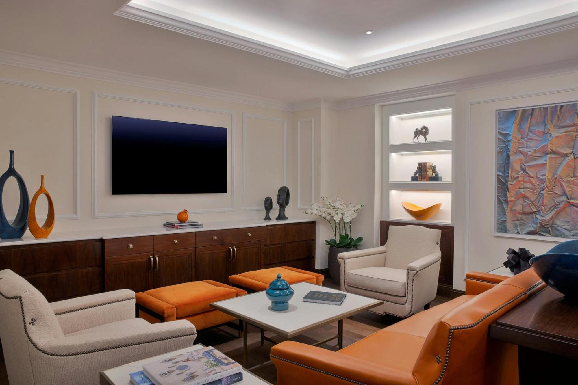 The Ritz-Carlton, Amman Hotel Kültér fotó A living room with indirect lighting