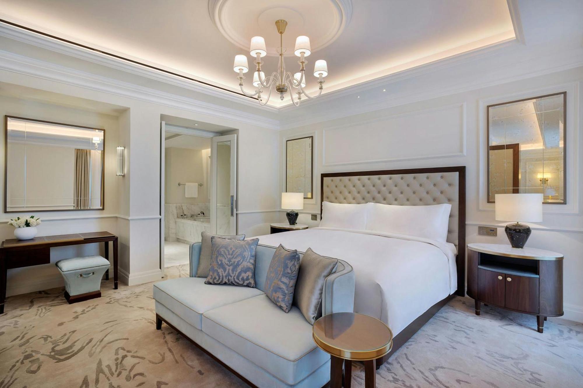 The Ritz-Carlton, Amman Hotel Kültér fotó A bedroom at the hotel