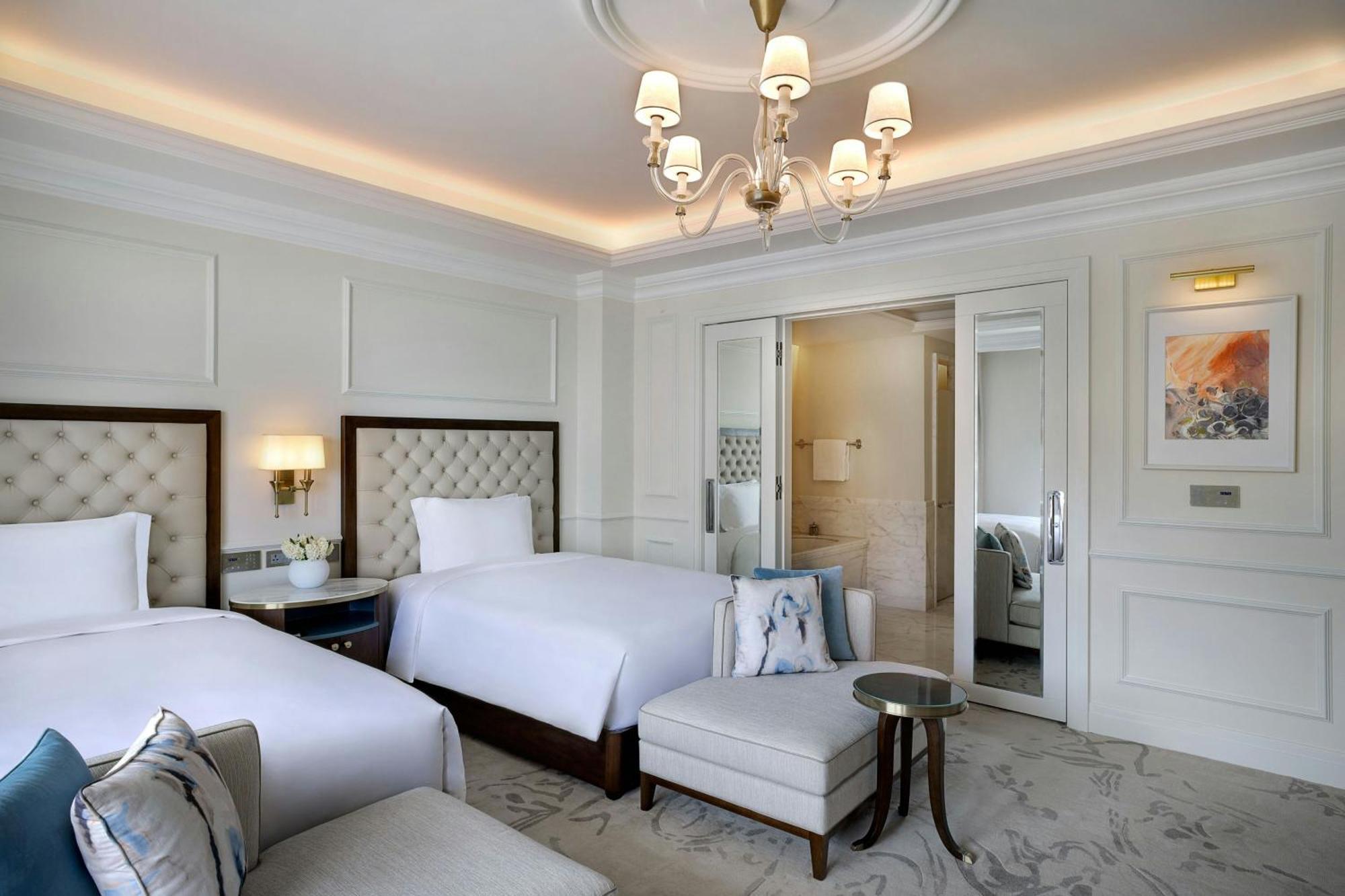 The Ritz-Carlton, Amman Hotel Kültér fotó Deluxe Room
