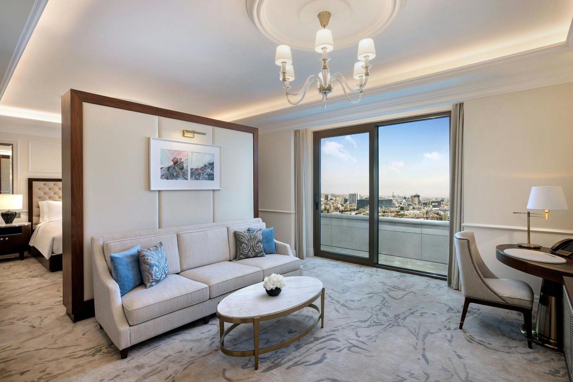 The Ritz-Carlton, Amman Hotel Kültér fotó A suite at the hotel