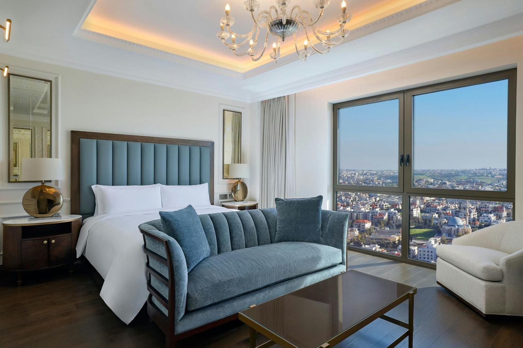 The Ritz-Carlton, Amman Hotel Kültér fotó A bedroom at the Four Seasons Hotel