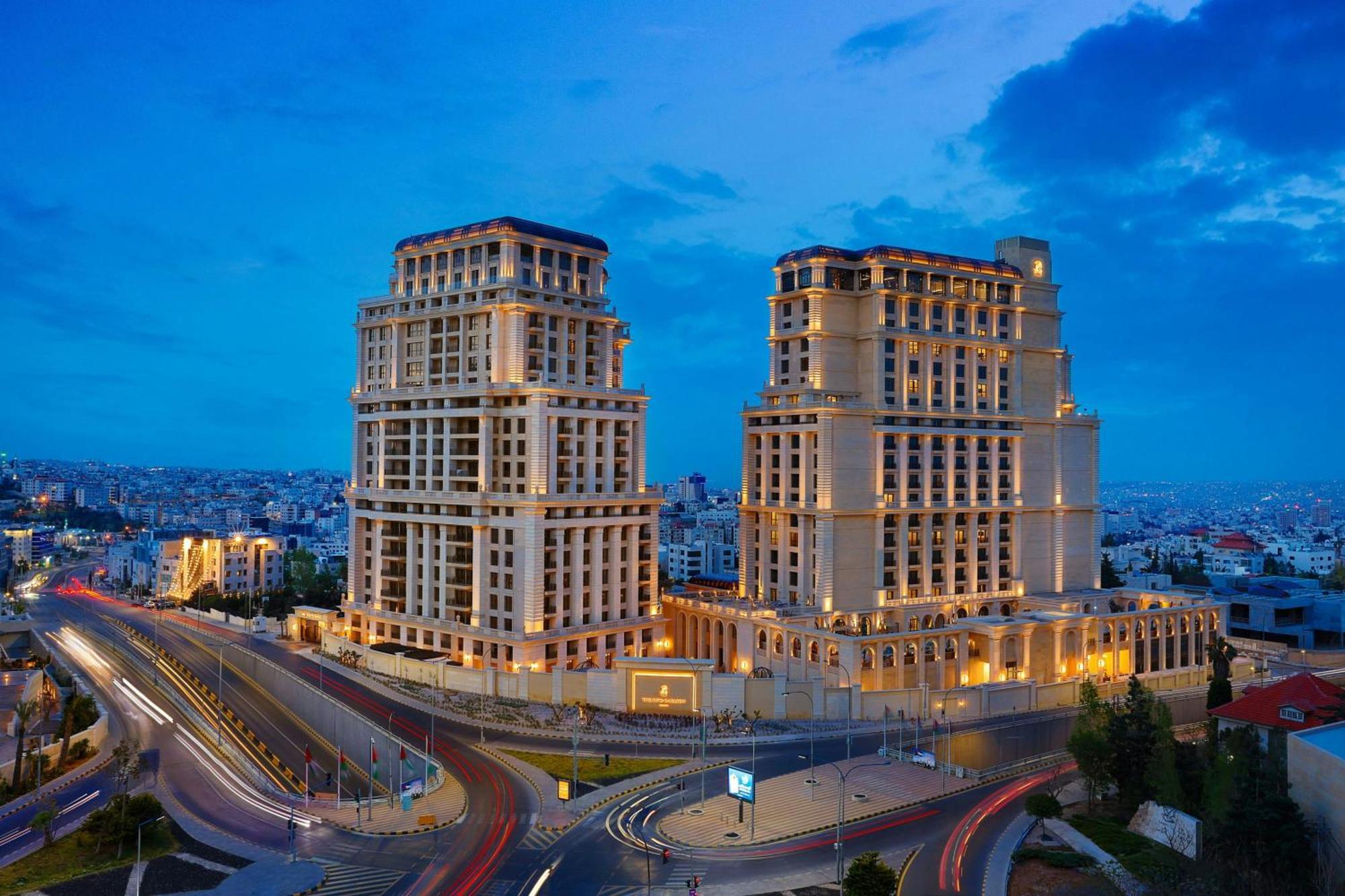 The Ritz-Carlton, Amman Hotel Kültér fotó The complex at night